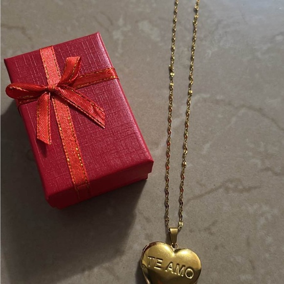 Gold Heart Pendant Necklace - Picture 3 of 3